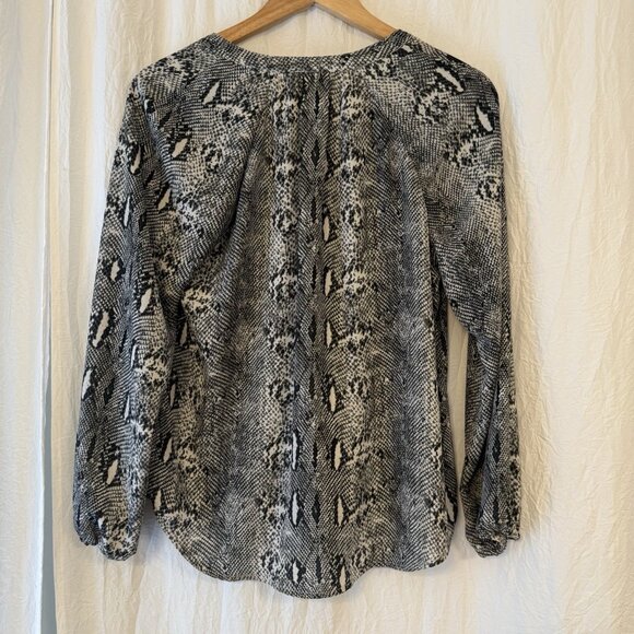 J Crew Women’s Long Sleeve Snakeskin Print Button Up Raglan Top Size Sm V-Neck - Picture 5 of 7